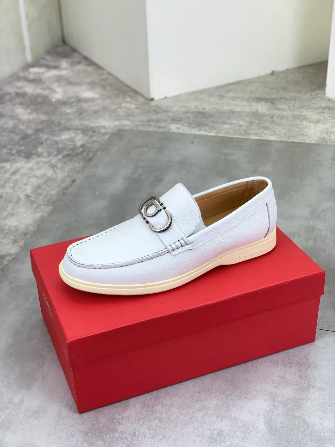 Men's Men's Shoes 💰P580💰[New Style] Water-dyed Niuli 🆘[Salvatore Ferragamo] Ferragamo's latest casual business leather shoes for men! Listed simultaneously! The fabric is made of specially imported original pebbled calfskin, and the lining is made of imported water-dyed cowhide. It is absolutely luxurious and leads the fashion trend. Matching code: 38-44 (45 and 46 can be customized) Black, brown and burgundy colors available